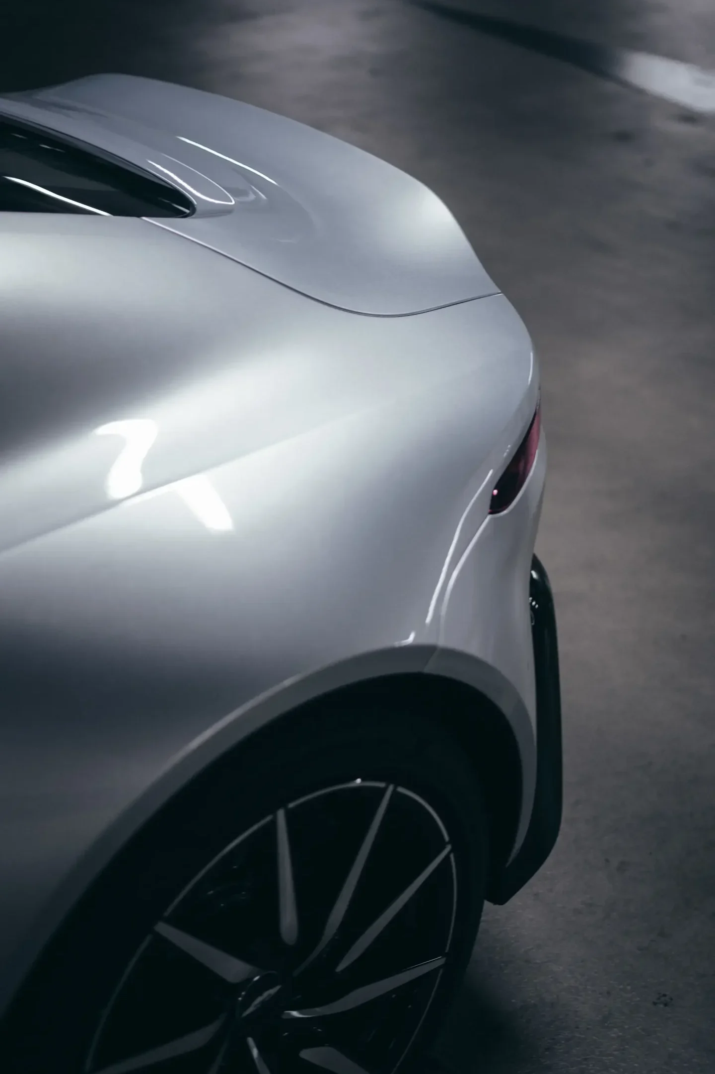 vertical-picture-part-grey-car-optimized